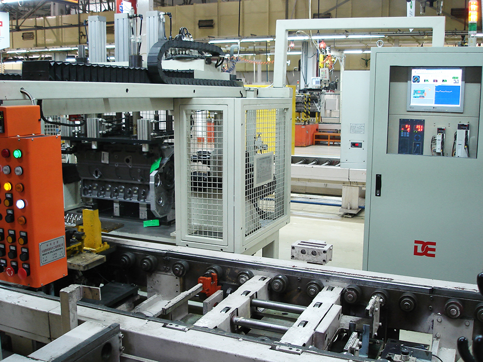 發(fā)動機曲軸回轉(zhuǎn)力矩及間隙測量設(shè)備